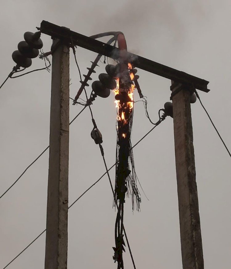 ऊंचाहार 33 केवीए की हाई वोल्टेज बिजली लाइन के केबल में अचानक लगी भीषण आग,,, 