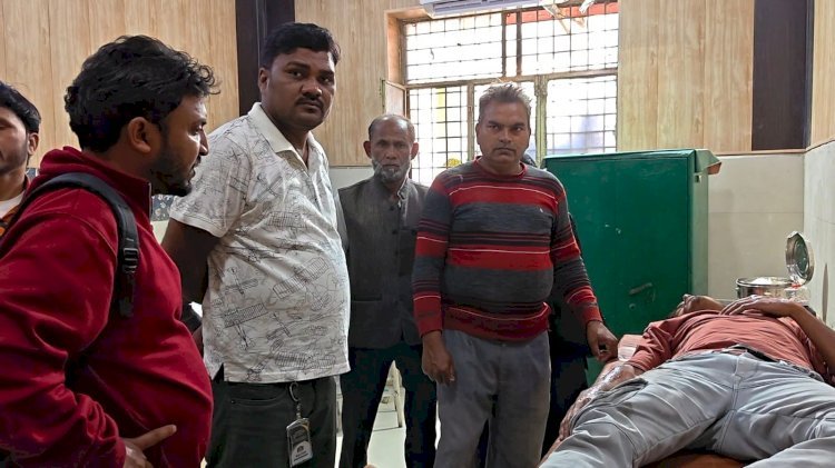 रायबरेली - अज्ञात कार की टक्कर से बाइक सवार युवक घायल, रेफर