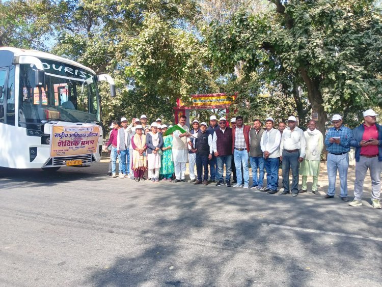राष्ट्रीय आविष्कार अभियान के अन्तर्गत शैक्षिक भ्रमण हेतु बस रवाना