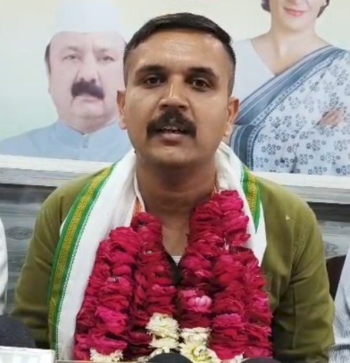 रायबरेली: सक्षम त्रिवेदी ने थामा कांग्रेस का दामन, सैकड़ों समर्थकों संग जॉइन की पार्टी