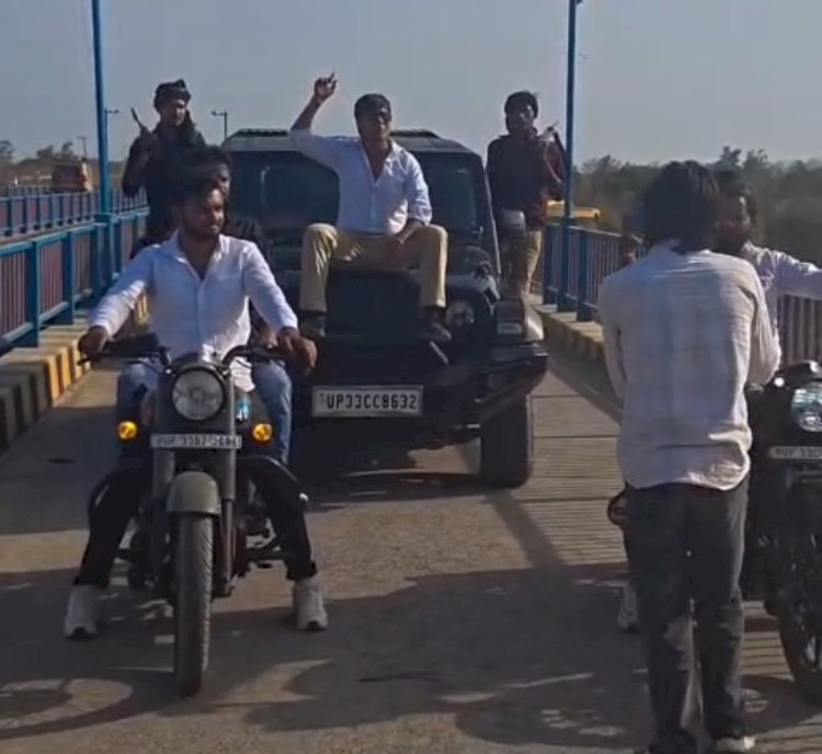 रायबरेली-खुलेआम थार की बोनट में बैठकर हथियार लहराकर किया गया प्रदर्शन