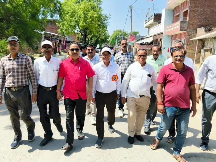 रायबरेली-स्कूल चलो अभियान के तहत निकाली गई जागरूकता रैली । बच्चों का शत-प्रतिशत हो नामांकन - बीईओ