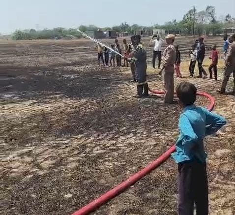 रायबरेली-शॉर्ट सर्किट से लगी आग, पांच बीघे गेहूं की फसल जलकर हुई खाक