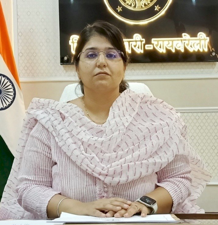 रायबरेली-नवागंतुक जिलाधिकारी सरनीत कौर ब्रोका ने संभाला कार्यभार