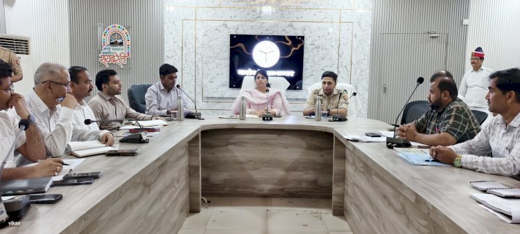 रायबरेली- होमगार्ड भर्ती परीक्षा को लेकर डीएम सरनीत कौर ने अधिकारियों के साथ की बैठक