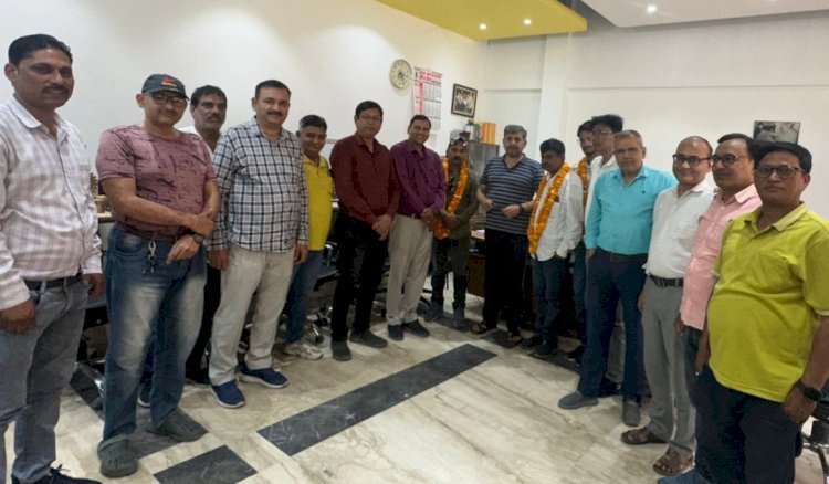 कई पत्रकार एवं छायाकार प्रयागराज प्रेस क्लब में शामिल