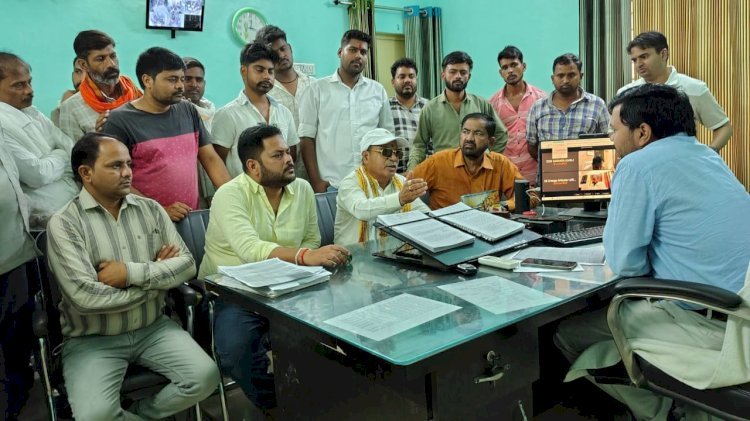 रायबरेली-पावर हाउस पर आक्रोशित उपभोक्ताओं का भारी हंगामा, अधिकारियों की गैर-मौजूदगी से भड़का गुस्सा