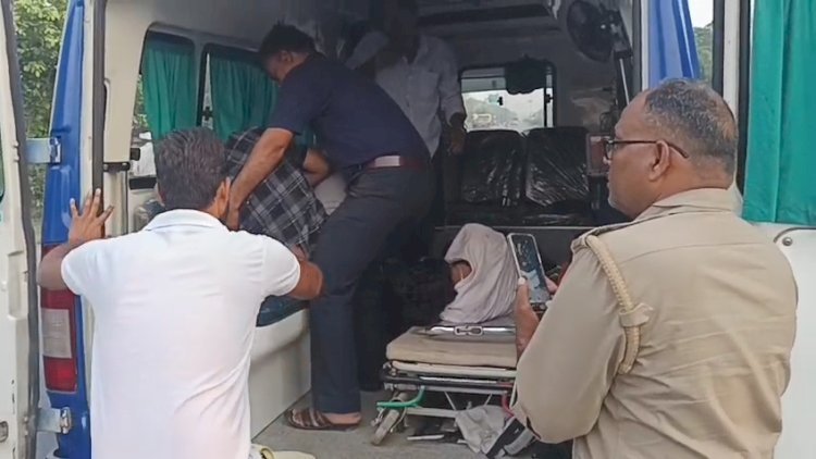 रायबरेली-तेज रफ्तार अनियंत्रित ट्रैक्टर की चपेट में आए बाइक सवार तीन युवक, दो गंभीर