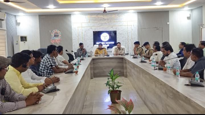 रायबरेली-डीएम व एसपी ने सर्राफा व्यापारियो के साथ की बैठक