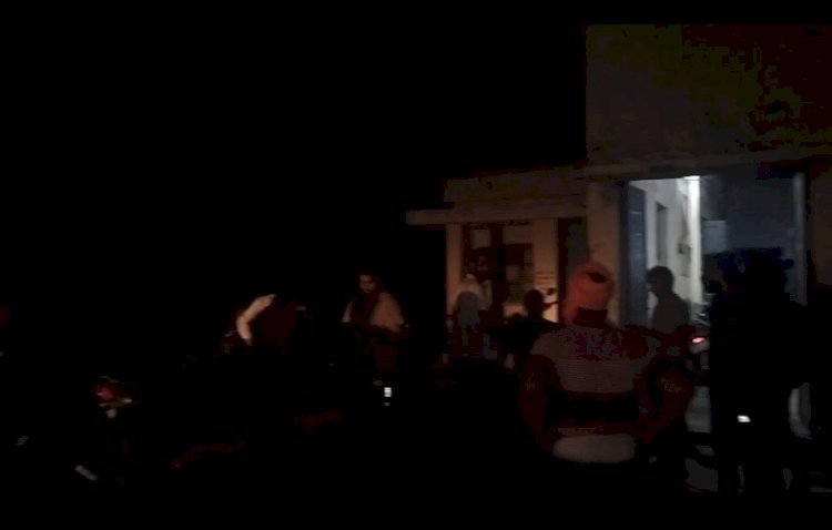 रायबरेली- कटघर पावर हाउस पर ग्रामीणों का हल्लाबोल, बिजली कटौती से फूटा गुस्सा