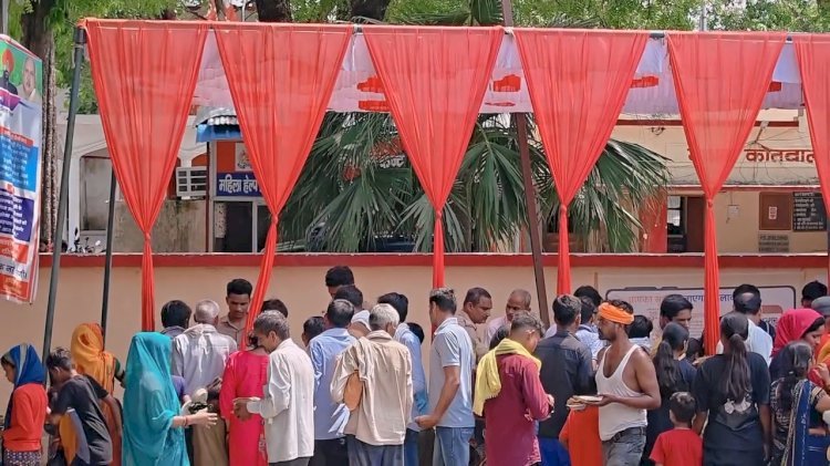 रायबरेली कोतवाली परिसर में विशाल भंडारे का हुआ आयोजन, हजारो भक्तो ने चखा प्रसाद