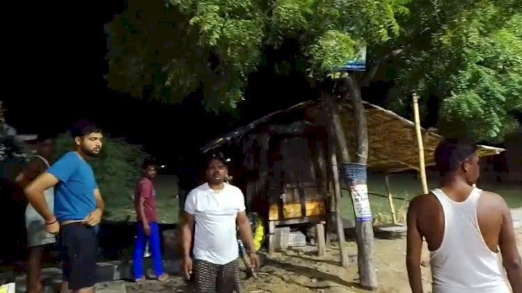 रायबरेली-बस स्टैंड के पास अज्ञात अराजक तत्वों ने अंडे की दुकान में लगाई आग, हजारों का नुकसान
