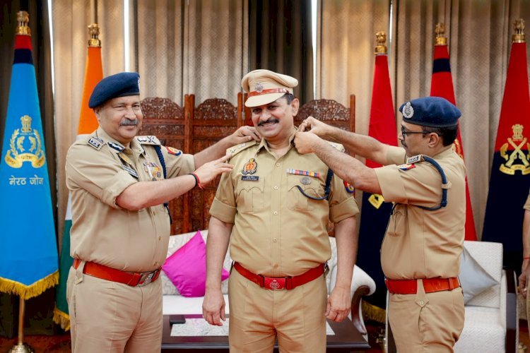 डीजीपी के स्टाफ ऑफिसर पूर्णेंदु सिंह पुलिस सेवा में किया गया चयनित डीजीपी ने किया सम्मानित