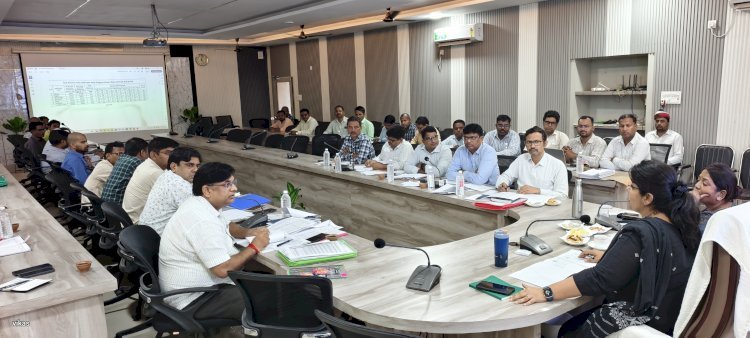 डीएम ने कृषि एवं संबद्ध योजनाओं के प्रभावी क्रियान्वयन की करी समीक्षा