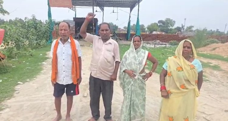 रायबरेली-गढ़ीखास की जगह रामपुर में शराब की दुकान संचालित होने का आरोप, ग्रामीणों का प्रदर्शन