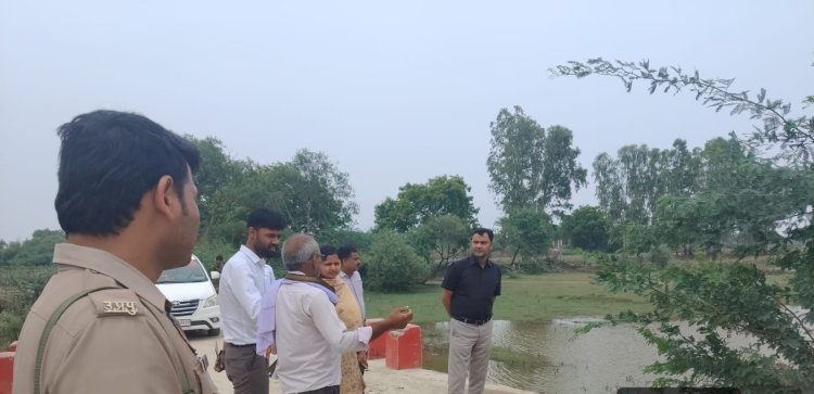 रायबरेली-एडीएम ने डलमऊ के बाढ़ प्रभावित क्षेत्रों का किया स्थलीय निरीक्षण*