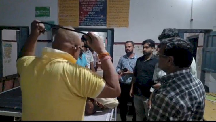 रायबरेली तेज रफ्तार बाइक सांड से टकराई, युवक गंभीर घायल, जिला अस्पताल रेफर