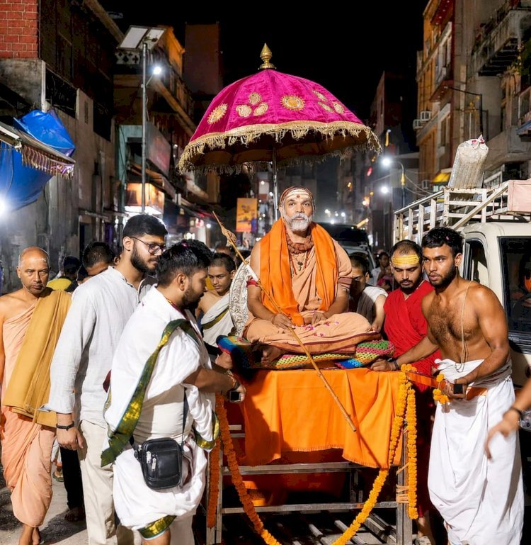 81 दिवसीय गविष्ठी धर्मयुद्ध यात्रा एवं गौ गर्जना महासभा पूर्ण कर काशी पधारे शंकराचार्य जी महाराज