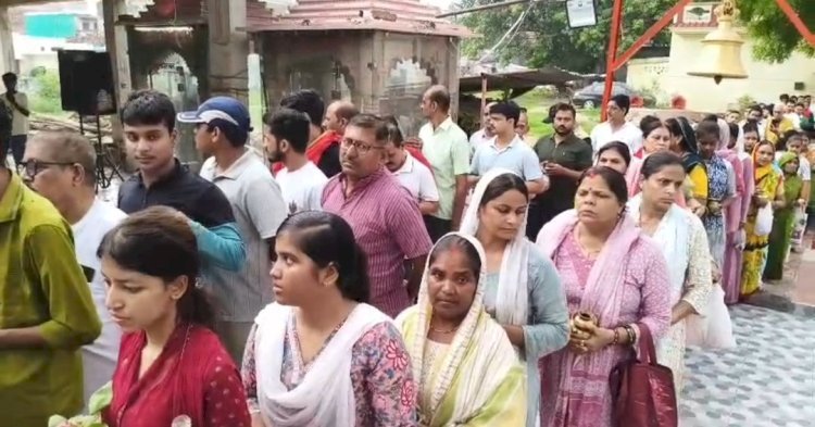 रायबरेली-श्रावण के पहले सोमवार पर शिवालयों में उमड़ा आस्था का सैलाब, 'हर-हर महादेव' के जयघोष से गूंजे मंदिर