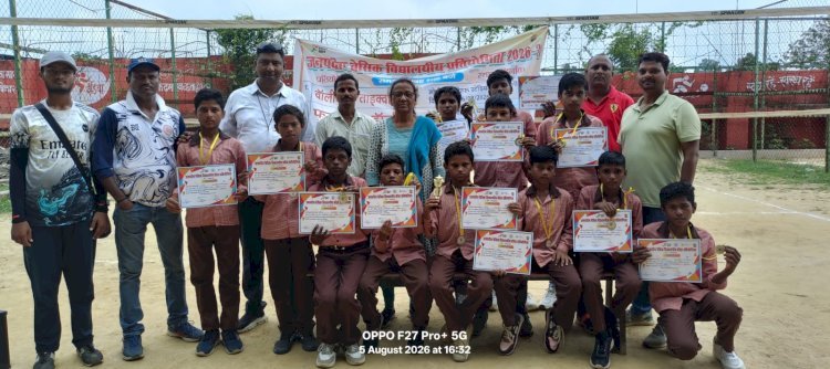 रायबरेली जनपदीय बेसिक विद्यालयीय वॉलीबॉल व फुटबॉल प्रतियोगिता सम्पन्न, विजेता टीमों का हुआ सम्मान