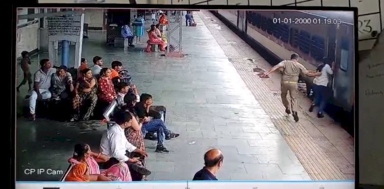 रायबरेली जीआरपी सिपाही की बहादुरी से टला बड़ा रेल हादसा, चलती ट्रेन से फिसल रही महिला को बचाया