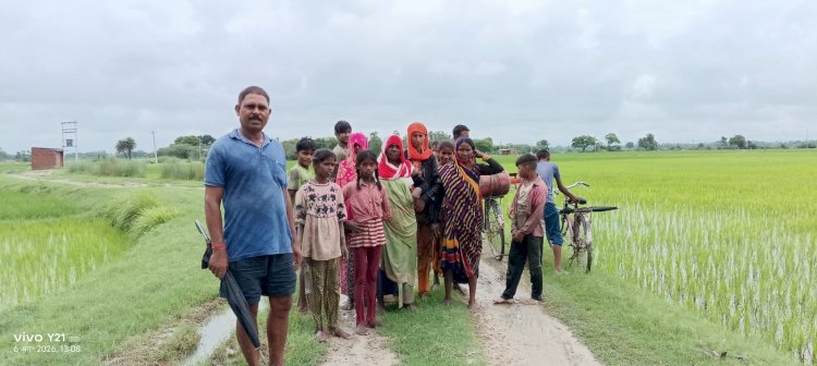 डेढ़ सौ मीटर कच्ची सड़क बनी ग्रामीणों की परेशानी, बरसात में गांव का संपर्क होता है बाधित