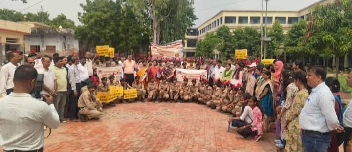 रायबरेली आनंदी माँ-एक जीवन बचाओ अभियान एवं कैंसर मुक्त भारत यात्रा के तहत निकाली गई जागरूकता रैली