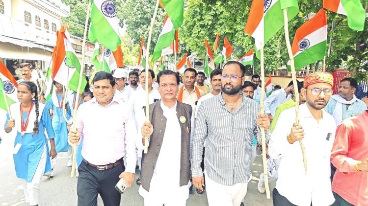 रायबरेली-महराजगंज कस्बे में निकली भव्य तिरंगा यात्रा, सैकड़ों लोगों ने लिया हिस्सा