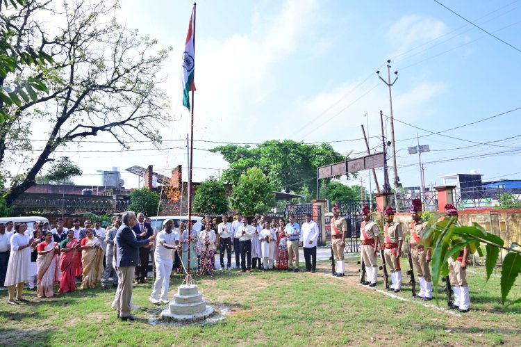 रायबरेली-स्वतंत्रता दिवस के अवसर पर ए0डी0आर0 सेन्टर में जिला जज ने किया ध्वजारोहण*
