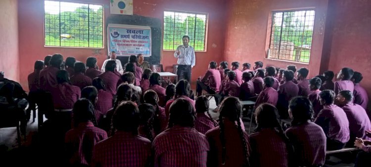 रायबरेली ग्राम सभा कठवारा के गायत्री विद्या मंदिर विद्यालय में साइबर अपराध के प्रति जागरूकता कार्यक्रम आयोजित