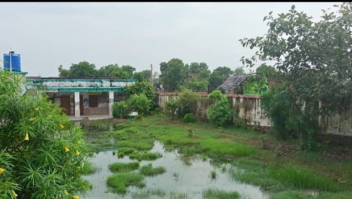 मलिकपुर सरैया प्राथमिक विद्यालय बदहाली का शिकार