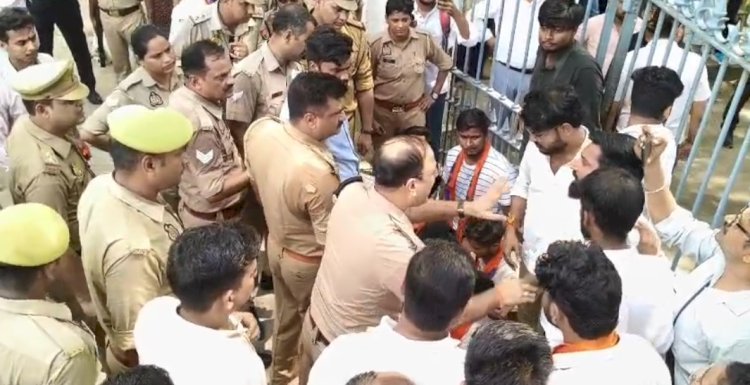 रायबरेली में सपा छात्र सभा और ABVP कार्यकर्ताओं में झड़प, पुलिस की मौजूदगी में जमकर हंगामा