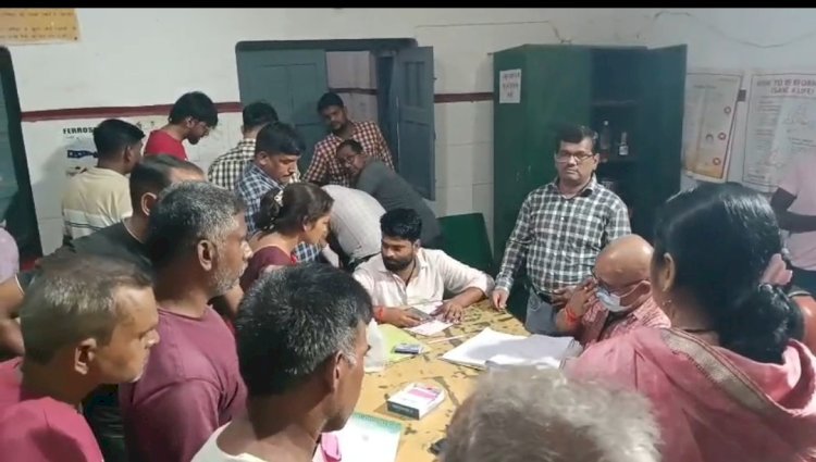 रायबरेली-मवेशी से टकराकर बाइक सवार तीन घायल, हालत गंभीर
