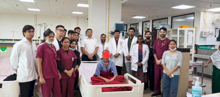 तेजाब से पेट का रास्ता हुआ बंद, एम्स रायबरेली के डॉक्टरों ने दूरबीन विधि से बनाया खाने का रास्ता