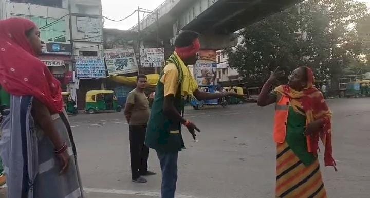 सफाई कर्मचारियों के बीच बछरावां के मुख्य चौराहे पर हुए हंगामे व विवाद का वीडियो वायरल, पारिवारिक विवाद बताई जा रही वजह