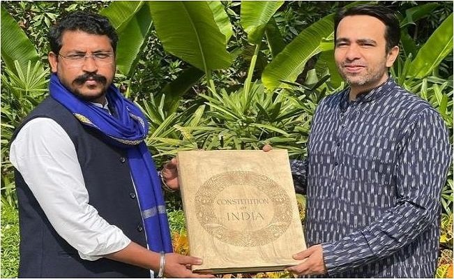 जयंत चौधरी से मिले चंद्रशेखर, खतौली उपचुनाव में SP-RLD प्रत्याशी का किया समर्थन