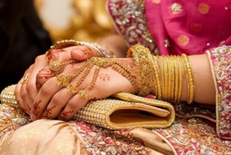 Hardoi: मायके आई दुल्हन प्रेमी संग फरार, घर से नकदी-जेवर लेकर भागी, तलाश में जुटी पुलिस