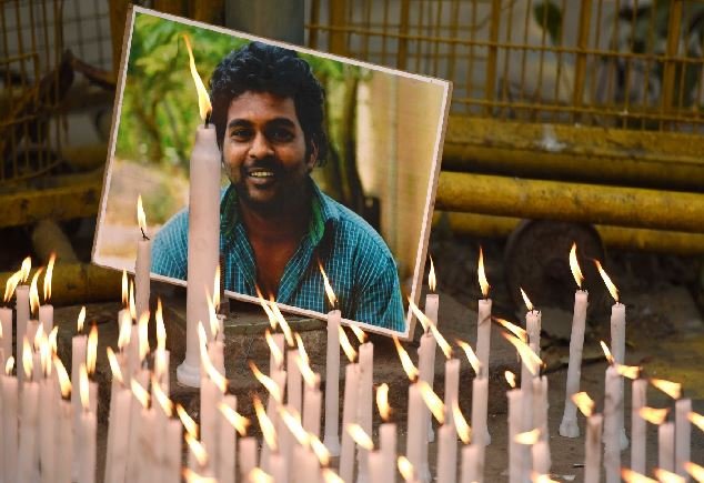 रोहित वेमुला की पुण्यतिथि को लेकर गरमाया माहौल, लखनऊ विश्वविद्यालय में छात्रों का हंगामा