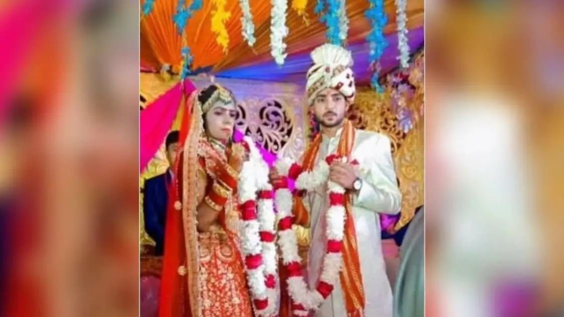 दूल्हे को वरमाला पहनाते ही स्टेज पर गिरी दुल्हन, हार्ट अटैक से हुई मौत