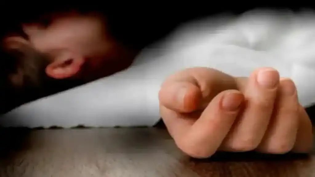 नहाते हुए का वीडियो बनाया, शर्मनाक हरकत में भाई ने भी साथ दिया.पता चलते ही युवती ने फंदा लगाया