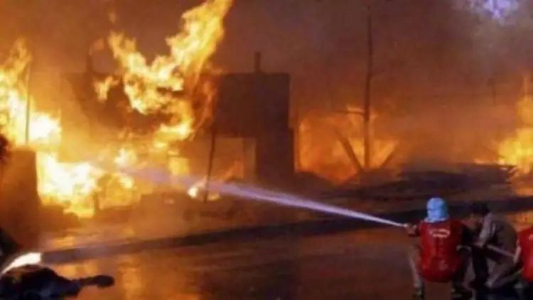 फैक्ट्री में लगी भीषण आग, केमिकल से भरे 60 से ज्यादा टैंकर जलकर खाक