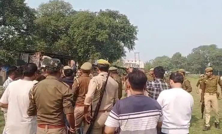 किशोरी की आत्महत्या के बाद पथराव, तोड़फोड़ व आगजनी, आपत्तिजनक वीडियो हुआ था वायरल