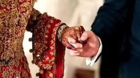 घर वालों ने अंधेरे में खुलवाया बेटी के कमरे का दरवाजा, अंदर के नजारे ने कर दिया शर्मसार, रात को ही करा दिया निकाह