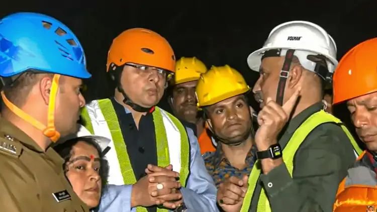 उत्तरकाशी की सुरंग में 4 दिन से फंसी 40 जिंदगियां, दिल्ली मेट्रो, नॉर्वे और थाईलैंड के एक्सपर्ट से मांगी जा रही मदद