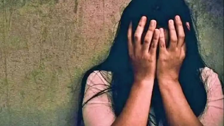 बिजनौर में 15 साल की लड़की से रेप कर दरिंदे ने बनाया अश्लील वीडियो...हिला कर रख देगी पीड़िता की कहानी