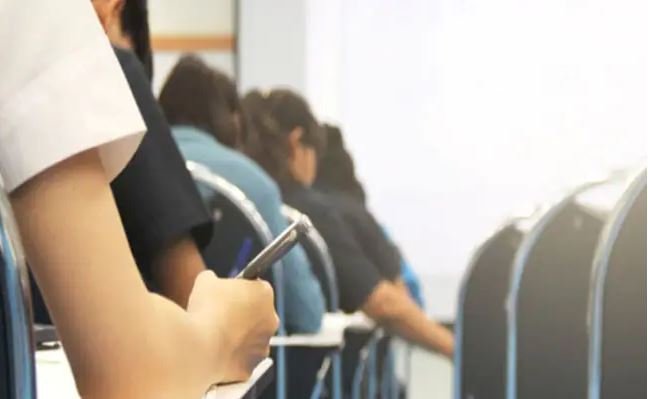 परीक्षा में ‘ब्रा विवाद’ फिर से चर्चा में, एक ट्वीट से मच गई सनसनी