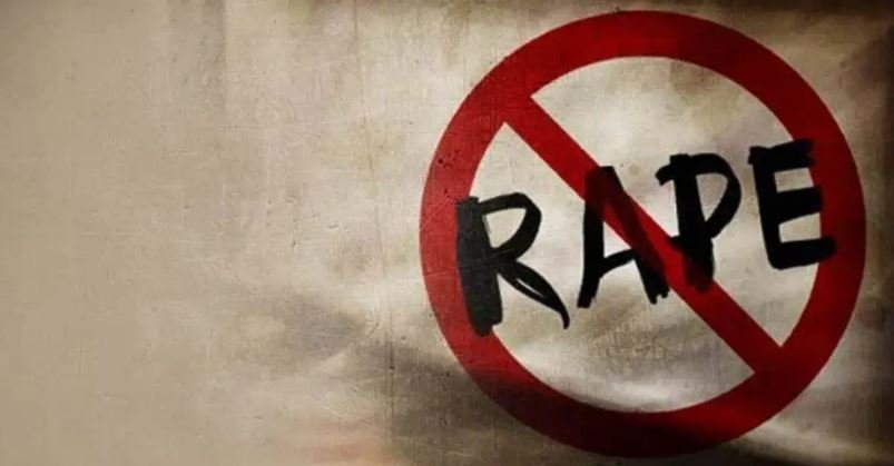 नशे की हालत में सो रही युवती से पार्टी के बाद किया रेप, आरोपी गिरफ्तार !