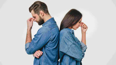 Toxic Relationship Signs : टॉक्सिक रिलेशनशिप के इन शुरुआती संकेतों को न करें इग्नोर