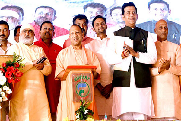 CM योगी ने गोरखपुर को दी 3838 करोड़ की सौगात, बोले- सामर्थ्य और संभावना को प्रदर्शित करती हैं करोड़ों की योजनाएं