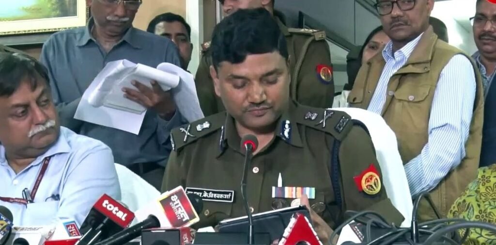 लखनऊ-आरके विश्वकर्मा बने यूपी के कार्यवाहक डीजीपी, IPS डीएस चौहान ने सौंपा कार्यभार